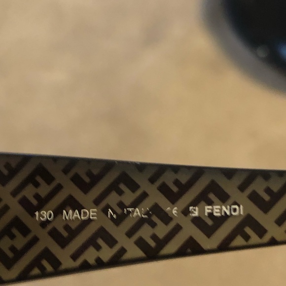 Fendi brown frame sunglasses comes with case main image 4